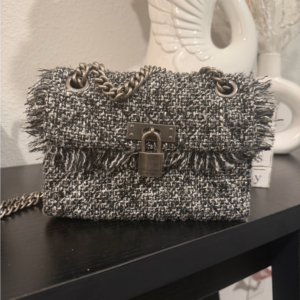 SOLDDDD DO NOT BUY 
Black & White Tweed Chain Shoulder Bag